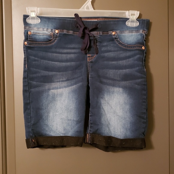 lei Pants - L.E.I. stretch denim shorts